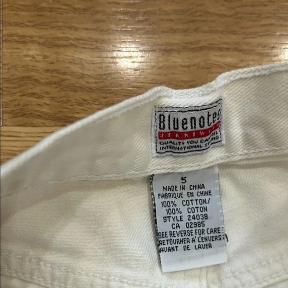 H31.    Bluenotes White Classic Denim High-Waist Shorts - Picture 2 of 4